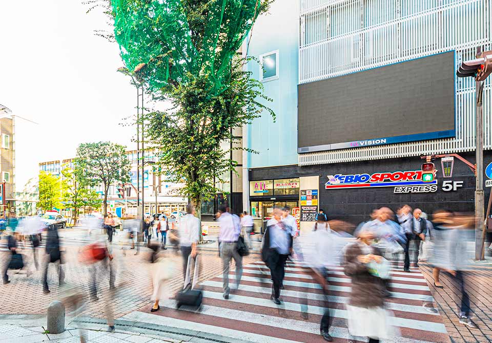 福島クリエーティブ 郡山駅西口の商業ビル「アティ」に設置された街頭ビジョン ATiビジョン